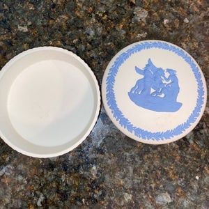 Rare reverse Wedgwood Jasperware